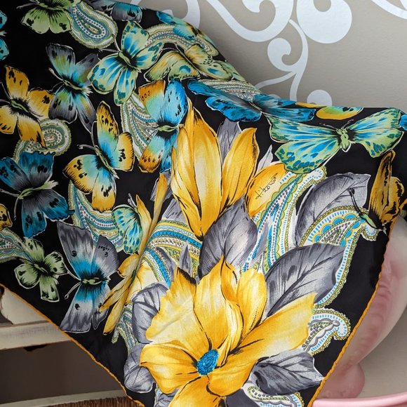 Vintage Vittorio 100% Italian made Silk Butterfly Scarf - Picture 9 of 10